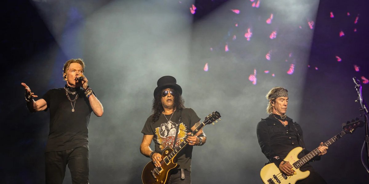 Axl Rose, Slash e Duff McKagan, membros mais antigos do Guns n' Roses
