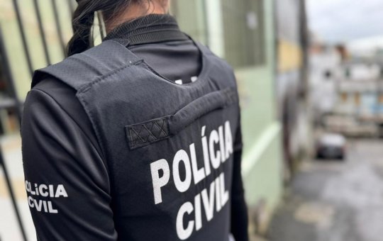 Tragédia em Feira: menina de 11 anos morre baleada enquanto brincava na porta de casa