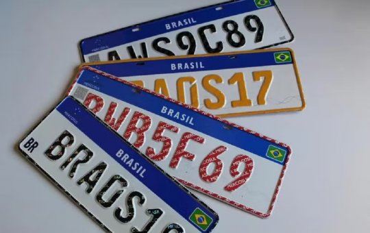 Comissão aprova projeto que recoloca estado e município nas placas de veículos brasileiros
