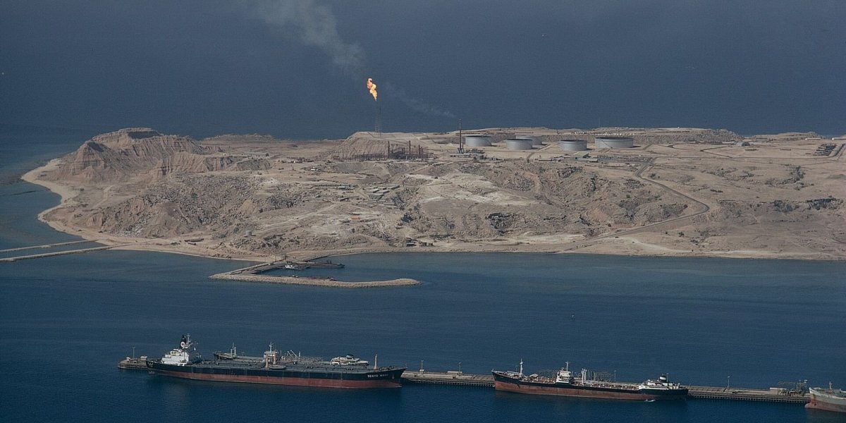 Návios no Estreito de Ormuz