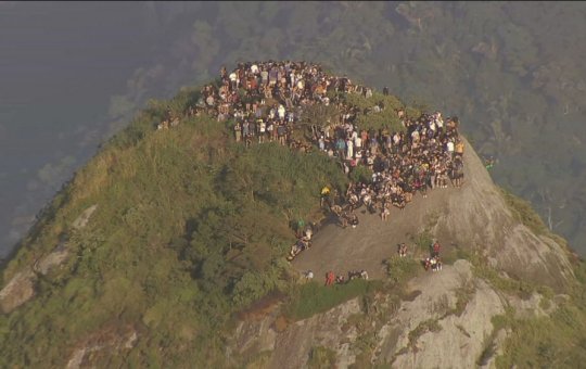 Turistas ficam ilhados após operação da polícia no RJ
