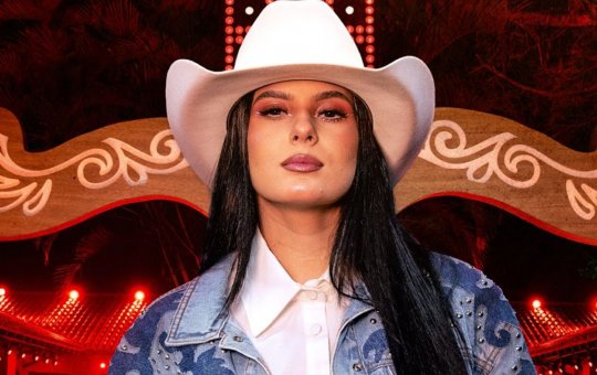 Ana Castela cai no palco durante show e reação divertida viraliza nas redes