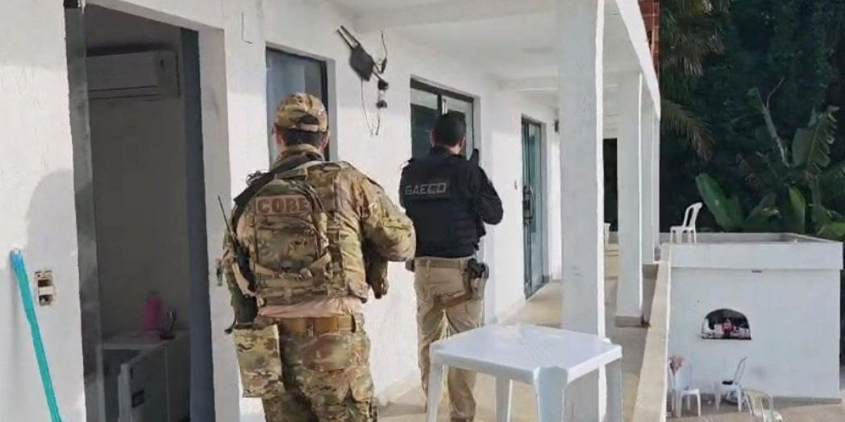Mulher de líder de facção baiana é detida durante operação em favela do Rio de Janeiro