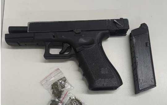 Homem é preso com simulacro de arma e maconha no Jardim Valéria II, em Salvador