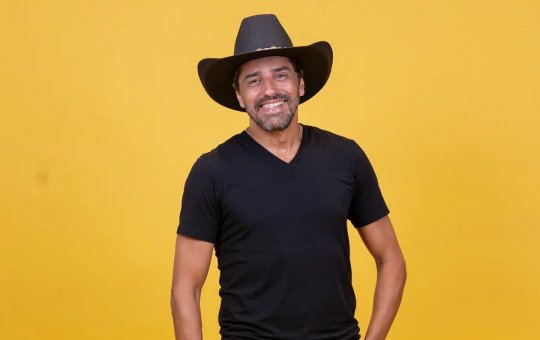 Alberto Cowboy se pronuncia e presta solidariedade a Ana Paula Renault: "Meu respeito"