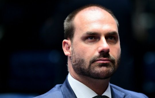 Eduardo Bolsonaro reage à saída de delegado brasileiro dos EUA e critica decisão das autoridades