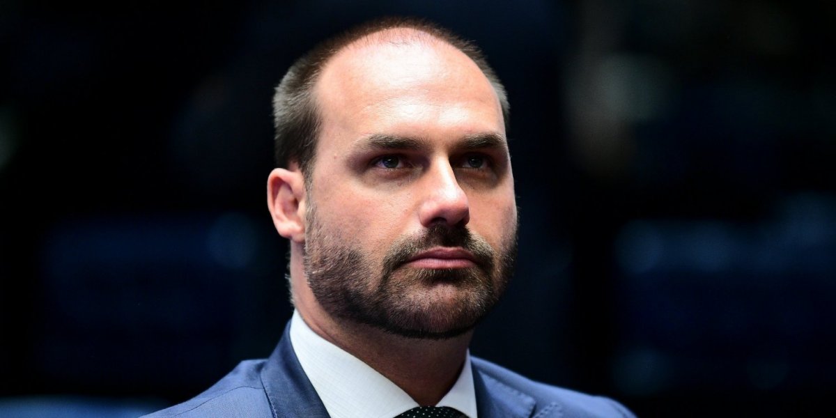Eduardo Bolsonaro reage à saída de delegado brasileiro dos EUA e critica decisão das autoridades