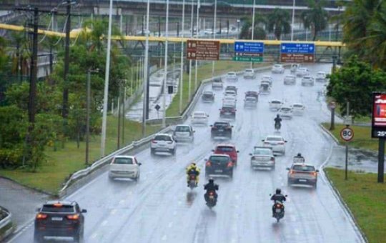Chuvas fortes provocam ocorrências em Salvador