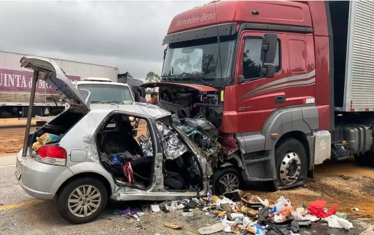 Acidente em Minas Gerais deixa seis pessoas da mesma família mortas