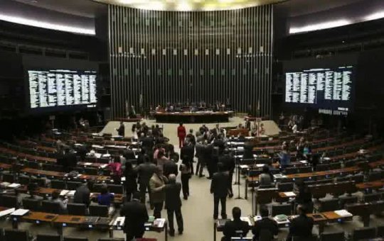 Relatório sobre o fim da escala 6x1 é votado nesta quarta-feira (22) pela CCJ da Câmara