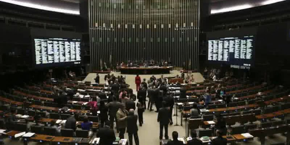 Relatório sobre o fim da escala 6x1 é votado nesta quarta-feira (22) pela CCJ da Câmara