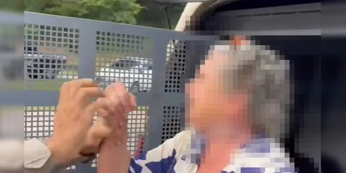 Turista de 74 anos, acusada de racismo na Bahia tentou dar “carteirada" em políciais