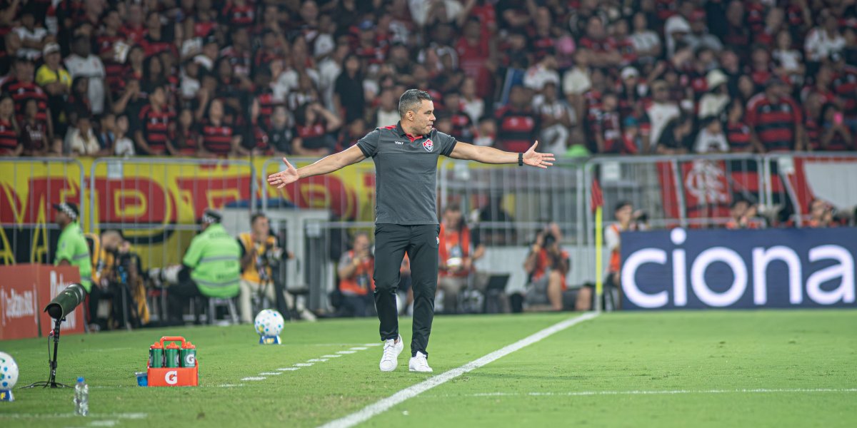 Jair Ventura faz críticas à arbitragem após derrota para o Flamengo por 2x1 pela Copa do Brasil: 'A gente fica chateado'