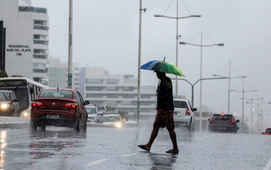 Inmet eleva nível de alerta e coloca Salvador e outras 44 cidades da Bahia em risco de chuvas intensas