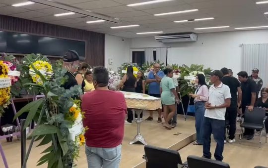 Corpo de baiana candidata a miss que morreu ao cair de prédio é sepultado no extremo sul da Bahia