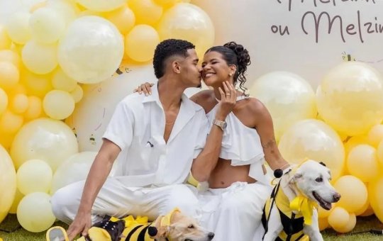 Influenciadores Sheuba e Tiago Souza emocionam os seguidores ao revelar sexo do bebê em chá revelação