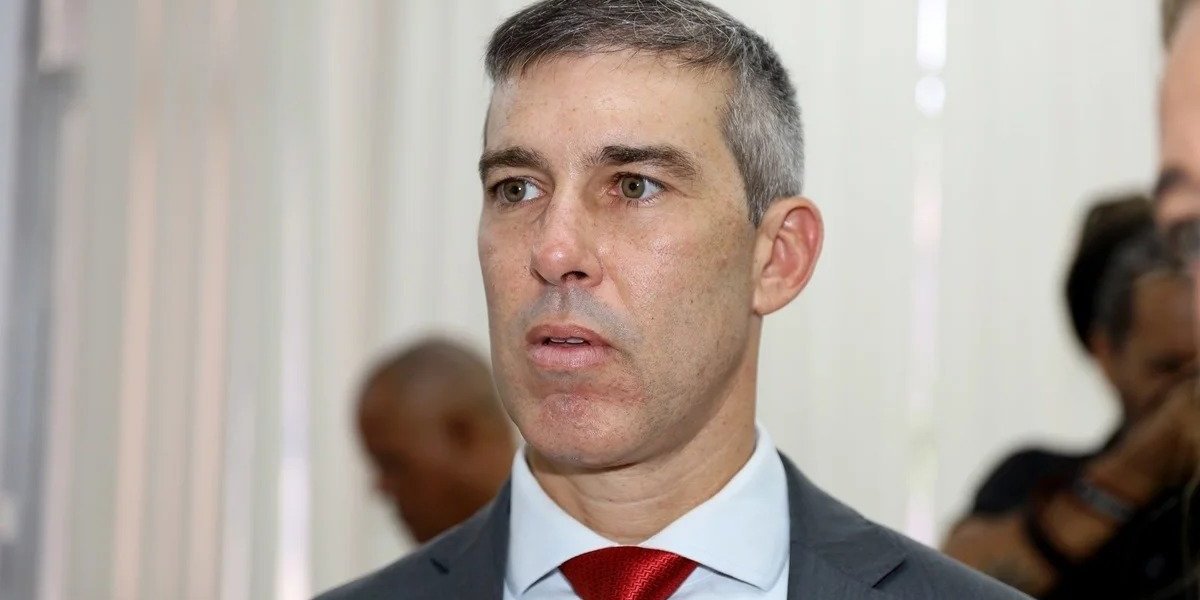 Adolescente é apreendido por criar perfil falso de secretário de Segurança da Bahia