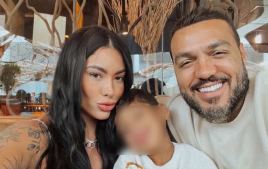 Namorada de Belo, Rayane Figliuzzi se pronuncia após vídeo de selinho entre cantor e seu filho