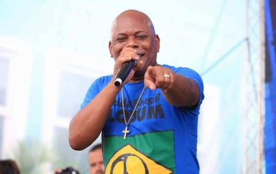 Olodum anuncia saída de Narcizinho após anos como vocalista