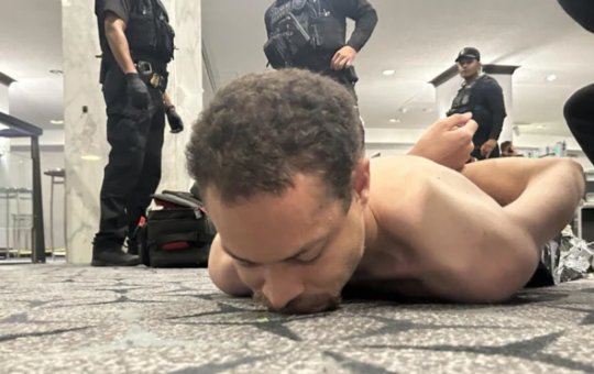 Suspeito do ataque no jantar com Trump passa por audiência de custódia