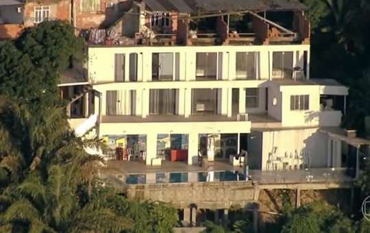 Traficante que fugiu de presídio na Bahia é localizado em esconderijo de luxo no Vidigal e escapa antes da polícia