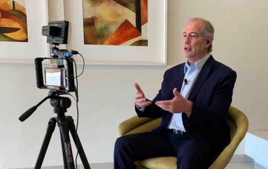 Eleições: Ciro Gomes anuncia suspensão da pré-candidatura à presidência