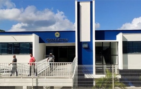 Homem é morto após esfaquear segurança e ser baleado no Fórum Eleitoral de Camaçari