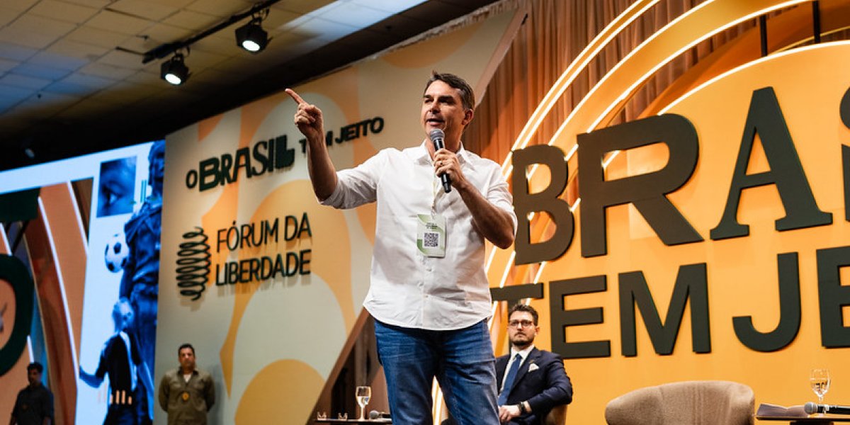 Flávio Bolsonaro critica atuação de Lula no agronegócio: 'Governo preocupado em pisar e asfixiar o agro'