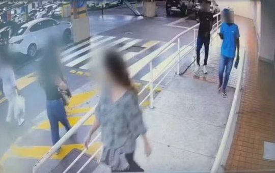 Vídeo mostra momentos antes do sequestro de três mulheres em estacionamento de shopping em Salvador