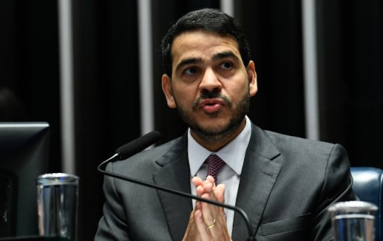 No senado, Jorge Messias diz ser contra aborto e afirma que não fará “ativismo” no STF