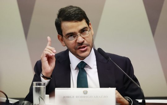 Jorge Messias tem nome aprovado na CCJ e avança em processo no Senado