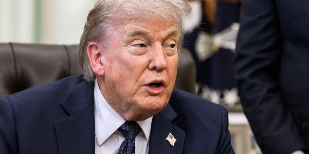 Trump afirma que não pretende reabrir Ormuz até o Irã negociar programa nuclear