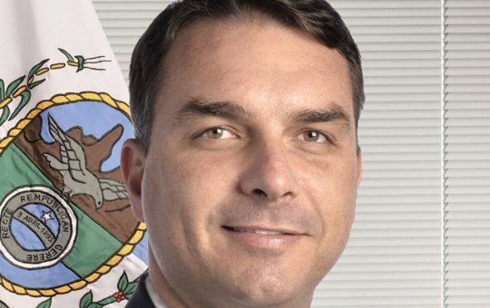 Flávio Bolsonaro fala após rejeição de Messias ao STF: 'Histórico para o Brasil'