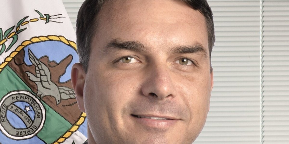 Flávio Bolsonaro fala após rejeição de Messias ao STF: 'Histórico para o Brasil'