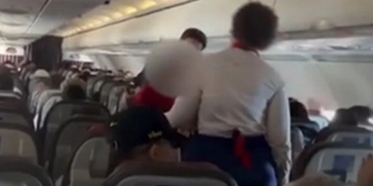 Pastora mirim é interrompida após pregação durante voo e vídeo viraliza