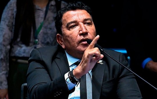 Senador Magno Malta sofre mal súbito no Senado e é internado em Brasília