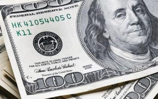 Dólar cai a R$ 4,95 e fecha no menor valor em mais de dois anos