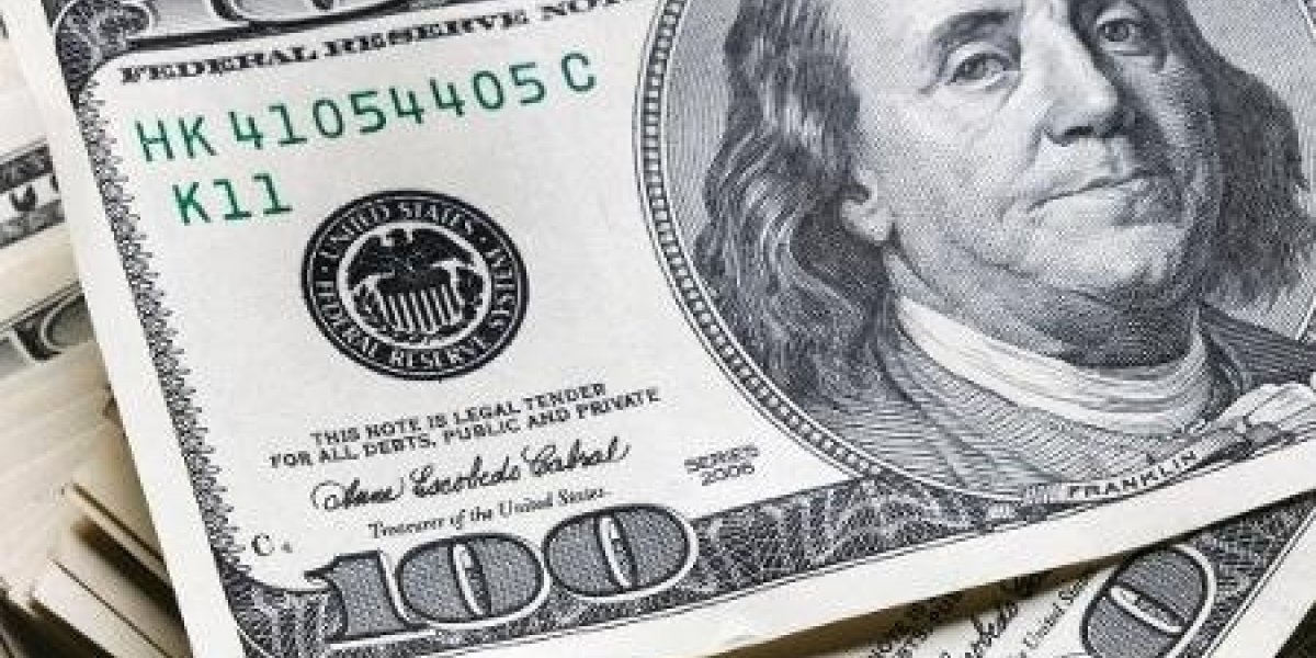 Dólar cai a R$ 4,95 e fecha no menor valor em mais de dois anos