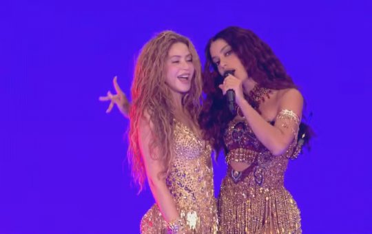 Anitta e Shakira cantam “Choka Choka” durante show em Copacabana