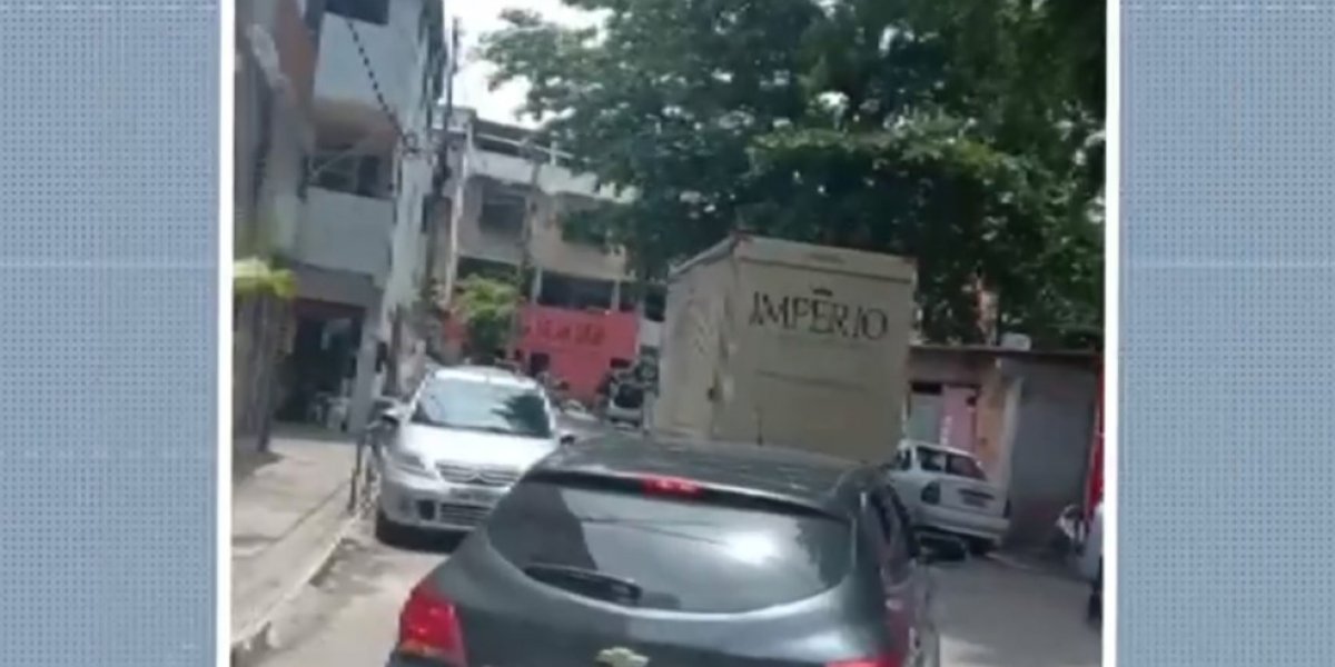 Entregador é morto em Amaralina e moradores acusam policiais pelo crime