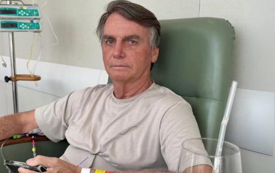Jair Bolsonaro recebe alta hospitalar e volta para prisão domiciliar