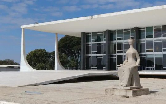 Pesquisa aponta que 55% dos brasileiros não confiam no STF