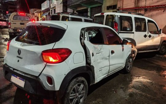 Três suspeitos são presos após troca de tiros com a PM em Itapuã