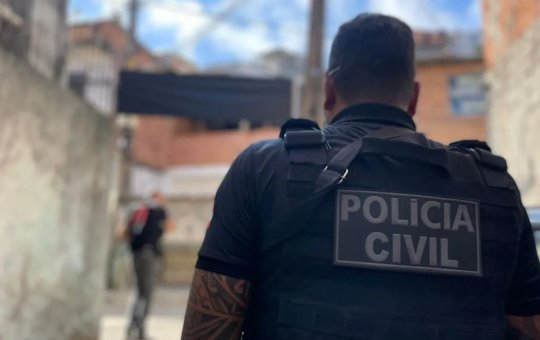 Justiça decreta prisão preventiva de mãe após morte de três crianças em incêndio na Bahia