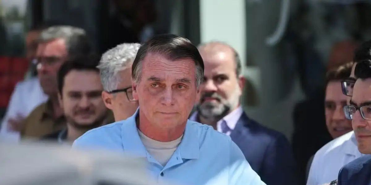Bolsonaro pede autorização a Moraes para entrada de cozinheira na residência