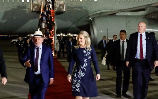 Lula chega aos Estados Unidos para reunião com Trump e é recebido com tapete vermelho