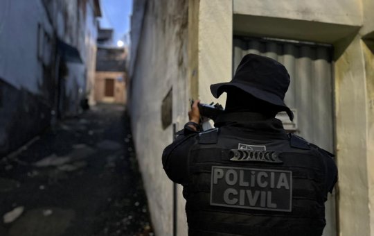 Polícia deflagra operação no Nordeste de Amaralina e mira facção criminosa em Salvador