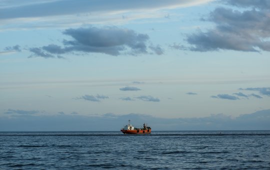 Irã nega envolvimento em disparos contra navio sul-coreano em Ormuz
