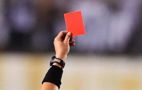 Erros e polêmicas envolvendo arbitragem marcam capítulos da história do futebol brasileiro