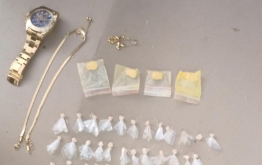 Mulher é presa por tráfico de drogas em Cajazeiras VIII durante ação do BPEO em Salvador